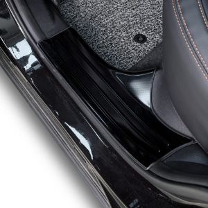 Torres Kapı Eşiği Koruma Kaplaması (Siyah ve Gümüş)