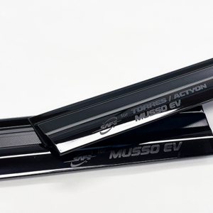 Musso EV – Siyah Cam Rüzgarlığı