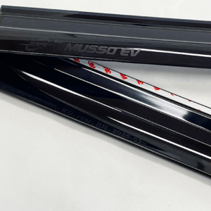 Musso EV – Siyah Cam Rüzgarlığı