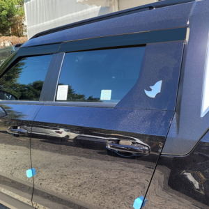 Musso EV – Siyah Cam Rüzgarlığı